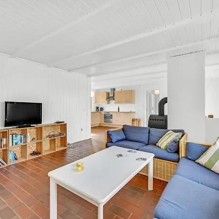 4 Bedroom Pet Friendly In Hvide Sande Holiday home *